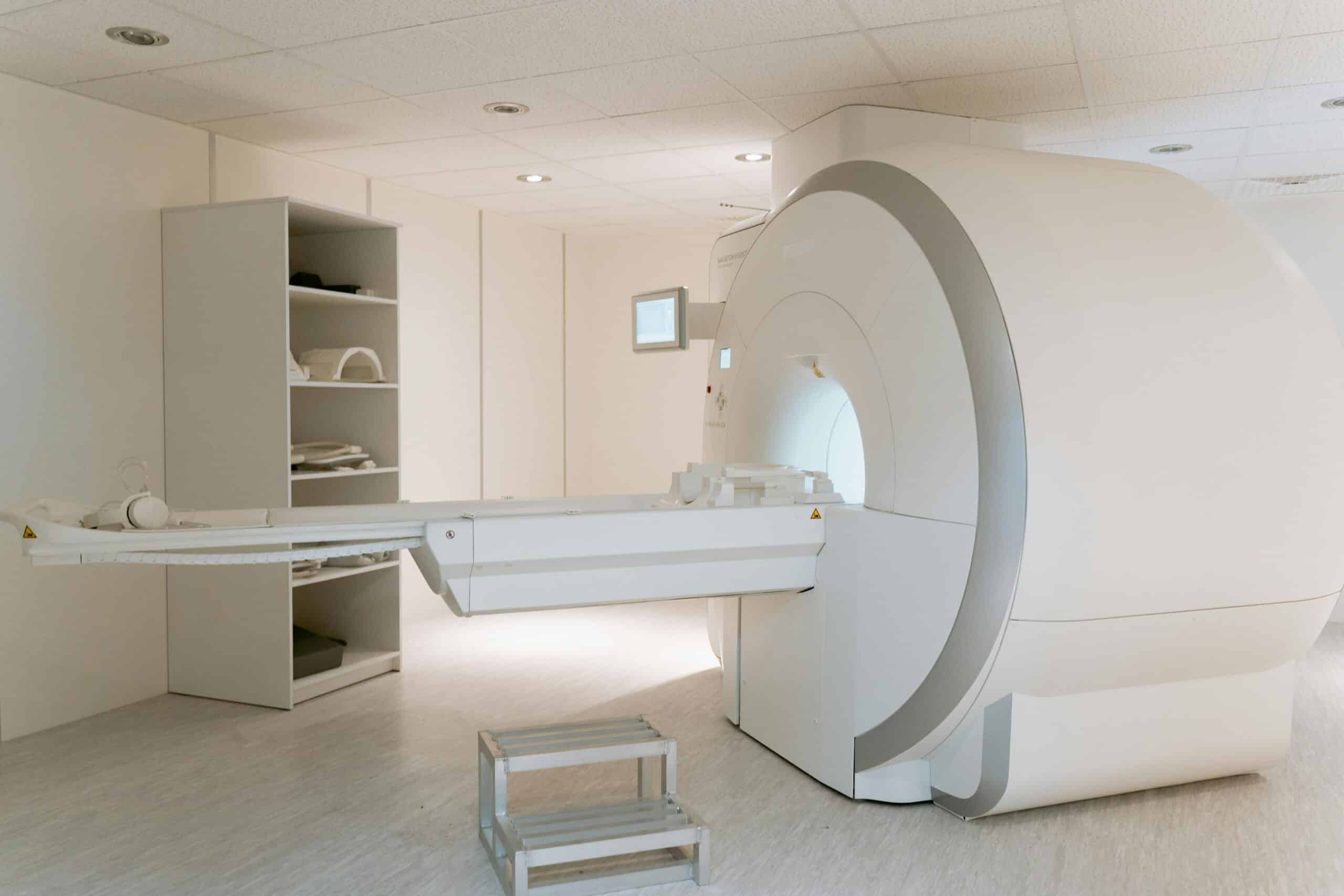 Risonanza magnetica, ecografia e radiografia. Capiamo come muoverci in mezzo a tante tipologie di esami strumentali.